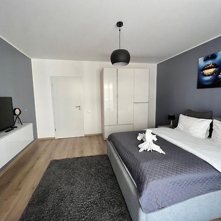 Qualis Apartament Брашов Екстериор снимка