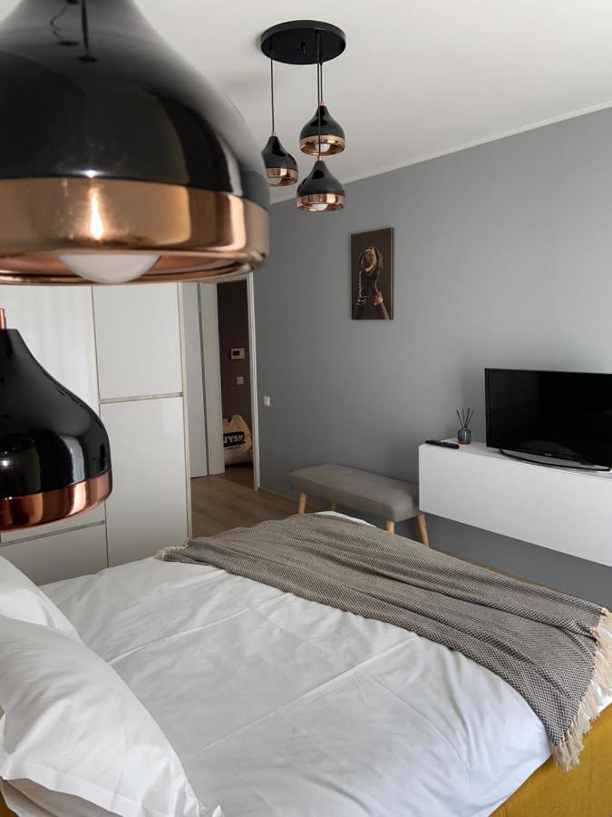 Qualis Apartament Брашов Екстериор снимка